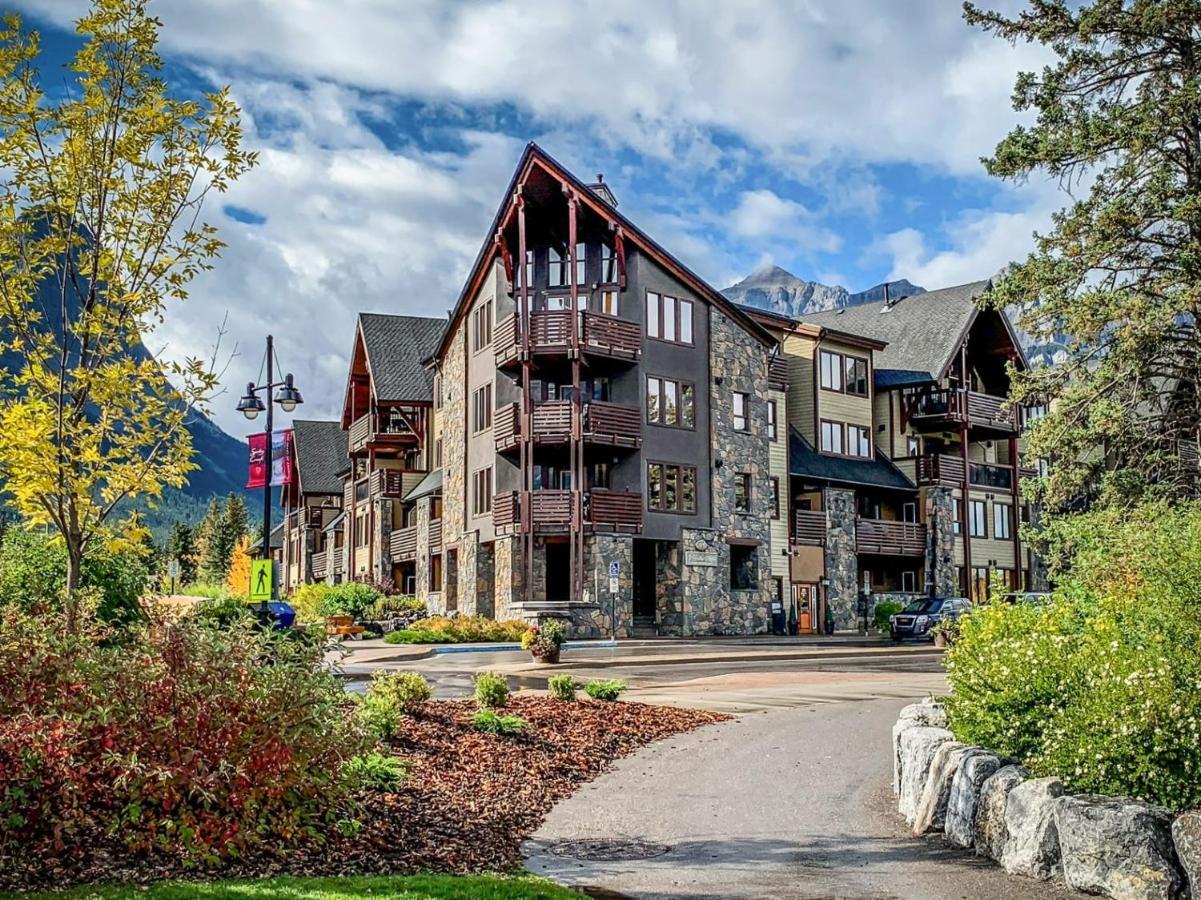 Revel Guest House - The Place For Merriment Canmore Exterior foto